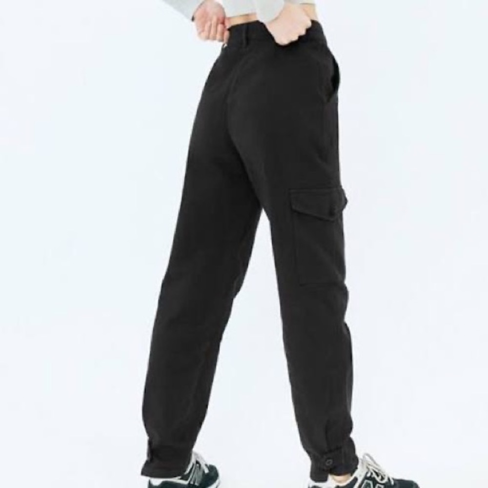 Aritzia Wilfred Free Modern Black Cargo Pants - Picture 10 of 14
